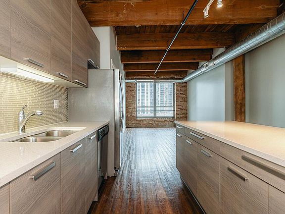 3rd image of 1323 S Michigan Ave #705