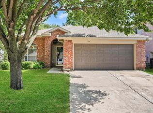 724 Fox Run Trl, Saginaw, TX 76179
