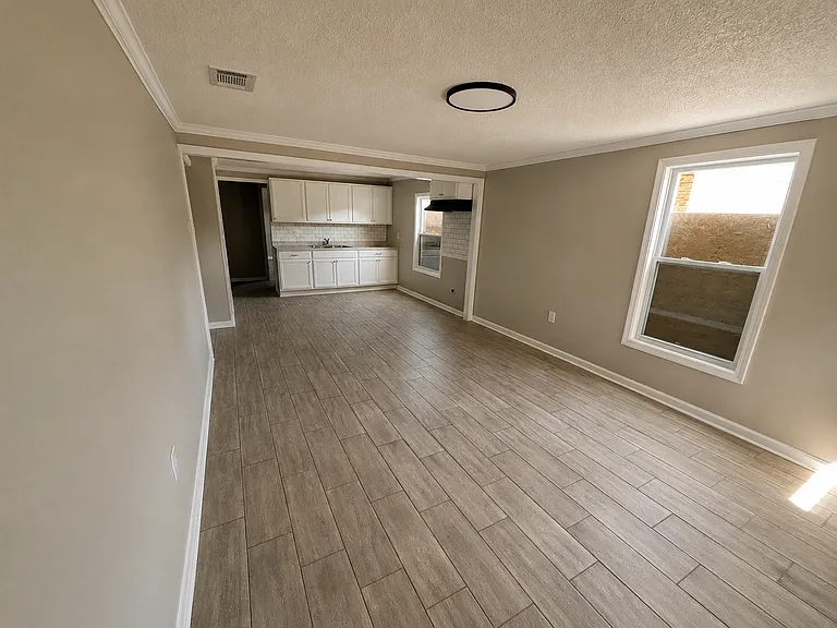 1307 Sample St — Photo 2