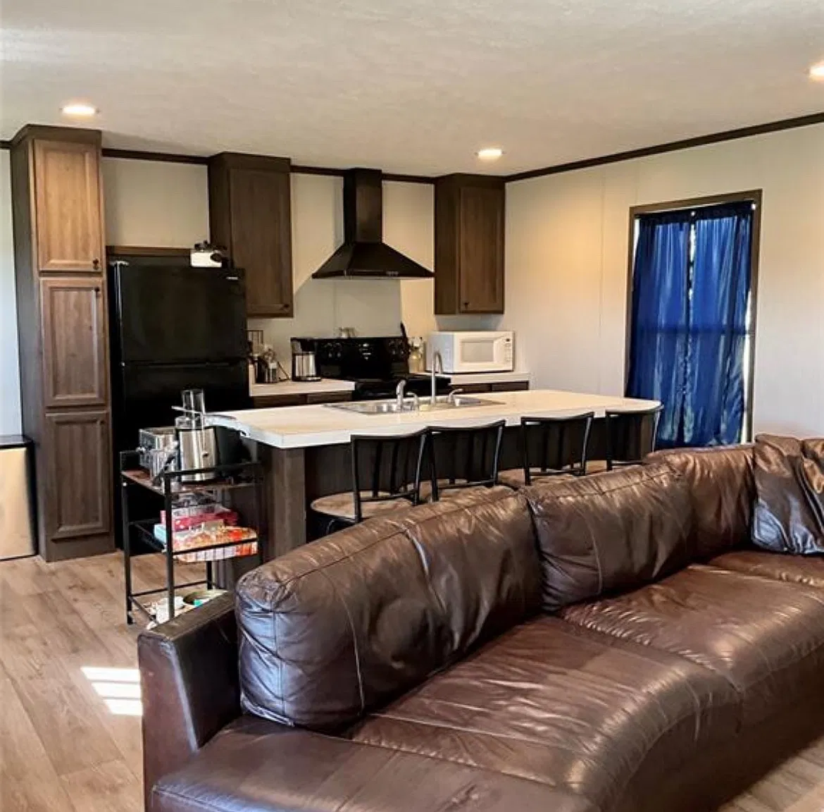 3 bed, 1400 sqft, $2,400 — Photo 1