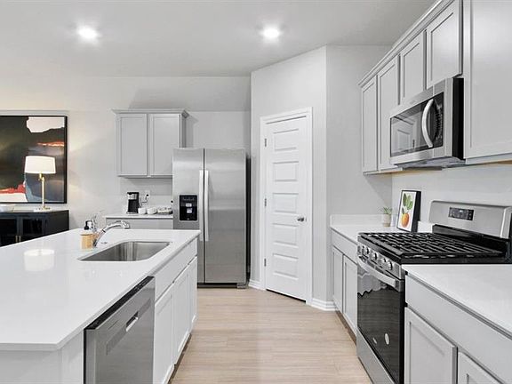 5th image of 470 Park Place Dr