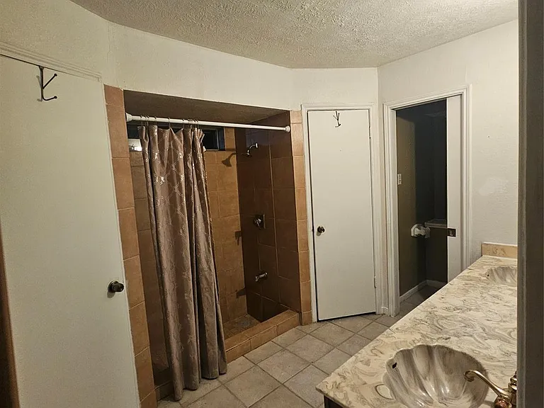 4011 Alshire Dr — Photo 5