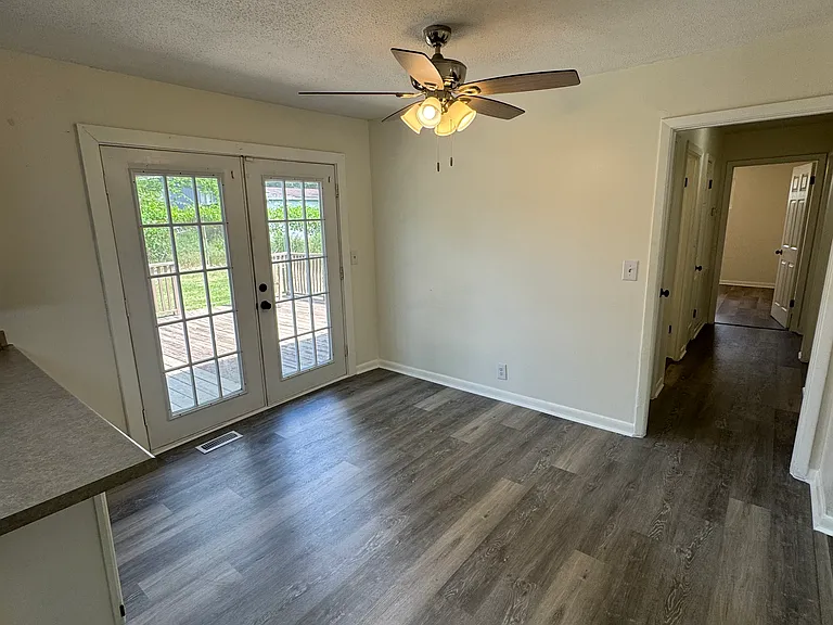 110 S Stovall St — Photo 6