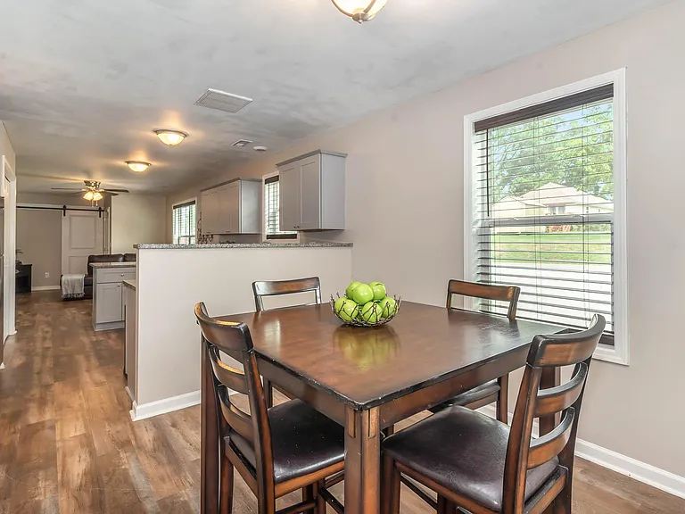 908 Mapleash Ave — Photo 10