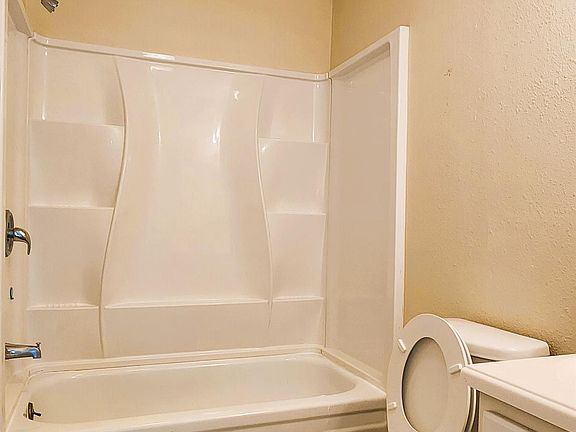 5th image of 501 E Seminole Ave APT 8