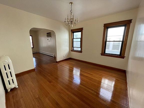 4th image of 164 Kingsley Ave Floor 1