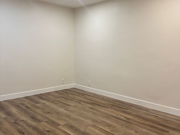 4th image of 10731 Stanford Ave #A
