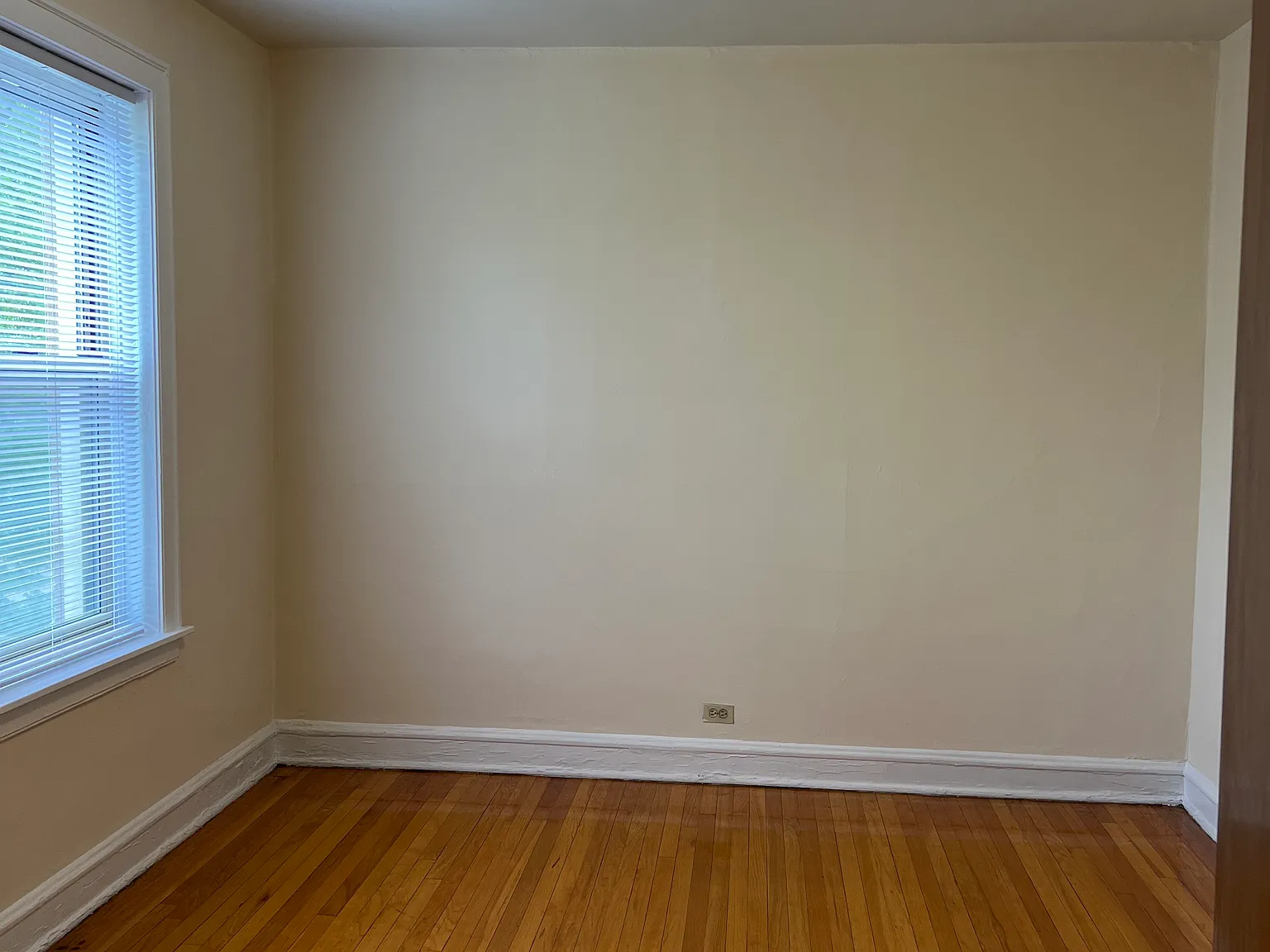 2 bed, 1000 sqft, $1,300 — Photo 1