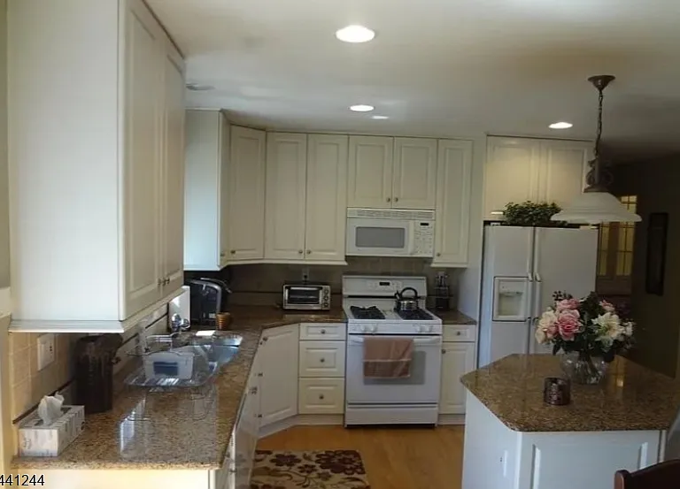 246 Fresh Ponds Rd — Photo 22