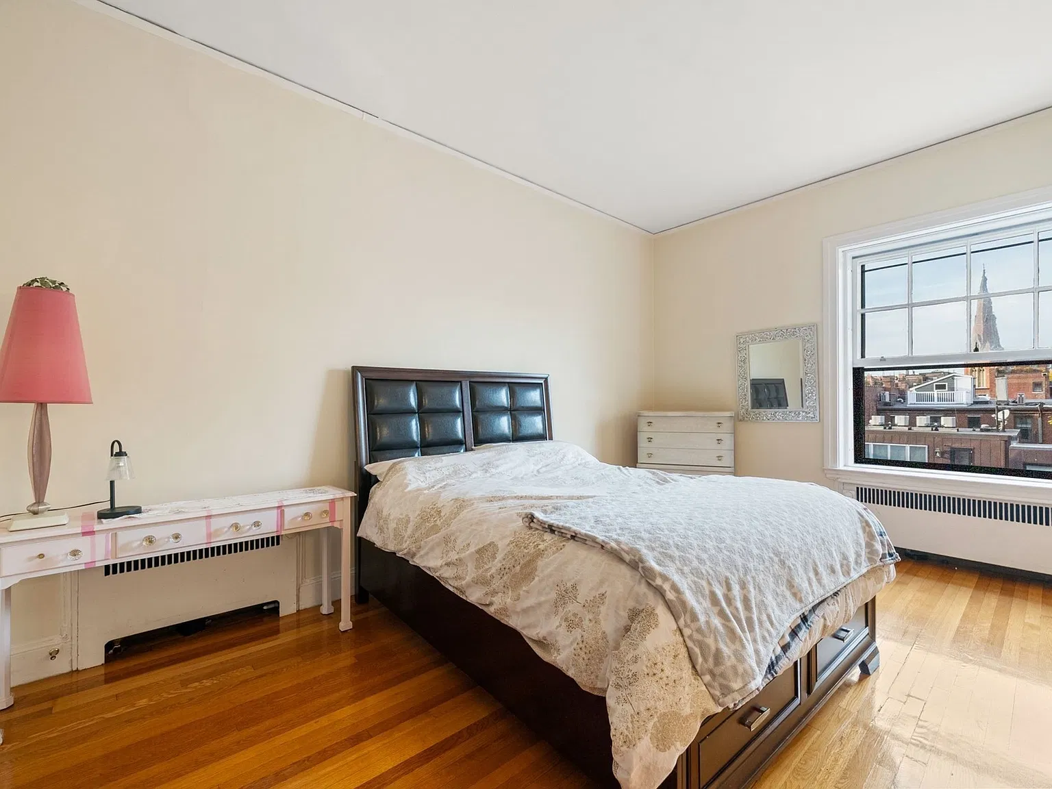 Studio, 1.0 bath, 450 sqft, $2,500 — Photo 2