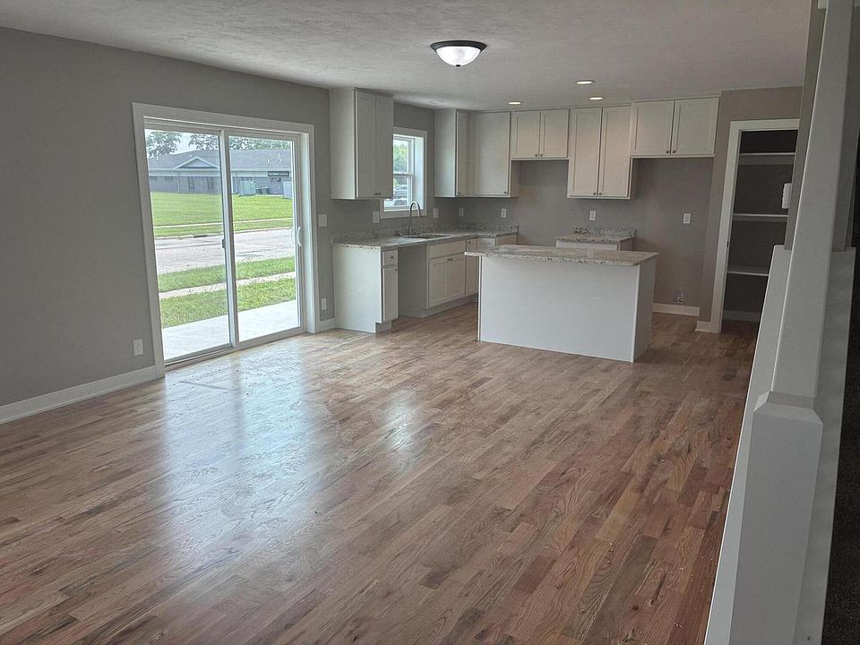 1st image of 809 Arthur DRIVE