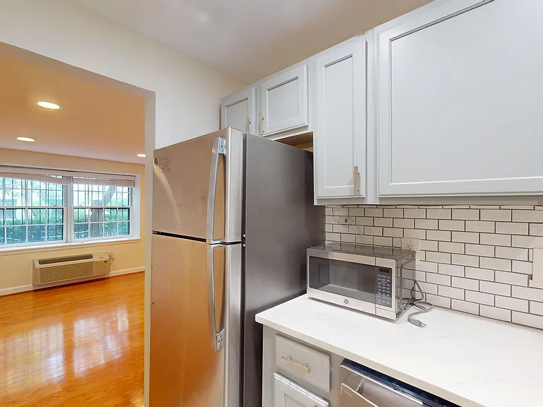 1833 California St NW #101 — Photo 9