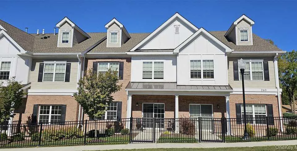 260 W Main St #11