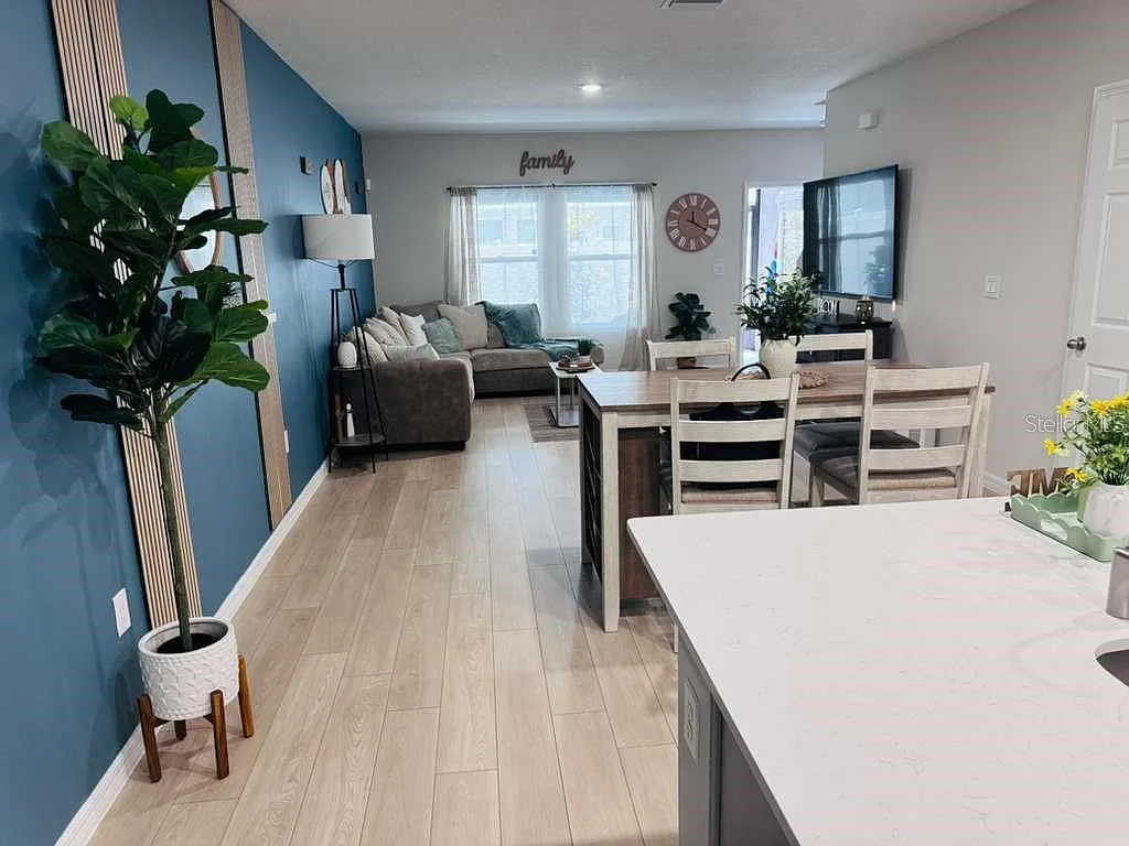 3 bed, 2.5 bath, 1542 sqft, $1,950 — Photo 2