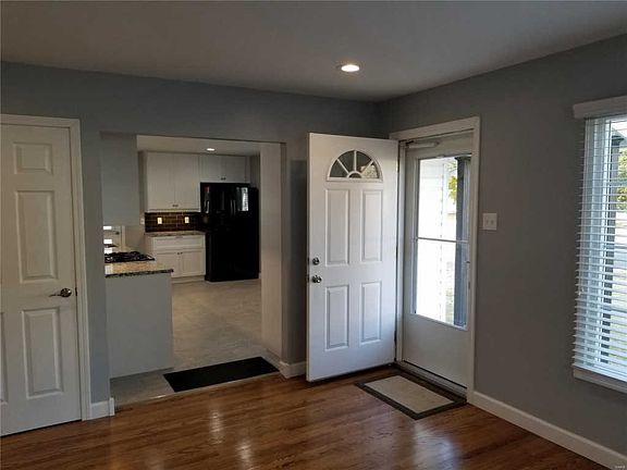 5th image of 2390 Hawthorne Manor Dr