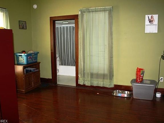 4th image of 311 N Adams St