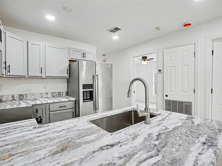 1128 Neville Ave — Photo 11