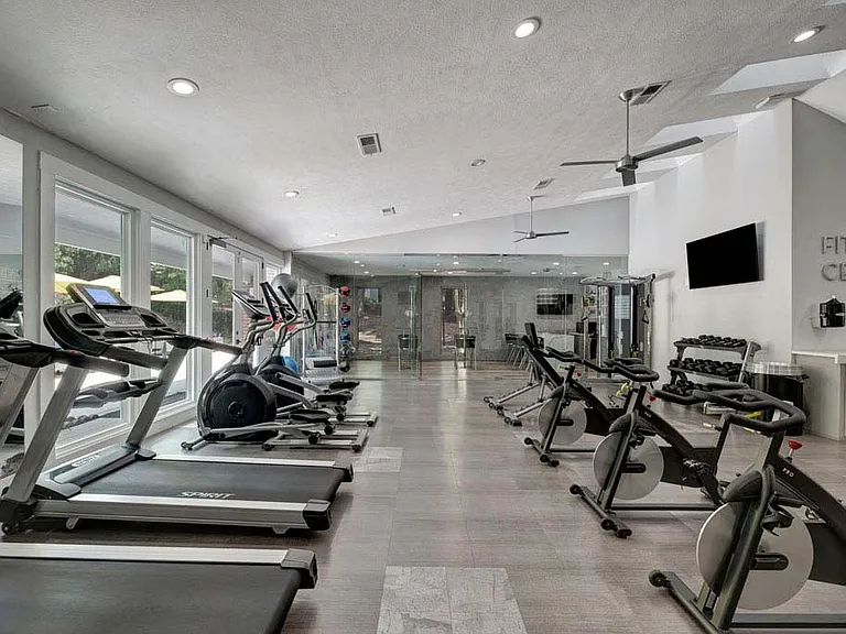 Averelle North Hills — Photo 9