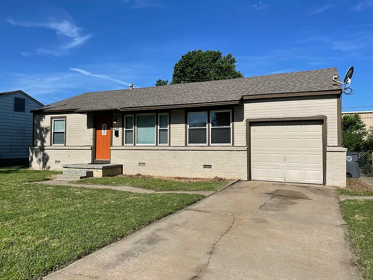 1032 N Braden Ave — Photo 1