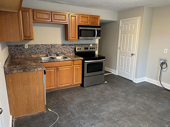 4th image of 171 Arceme Ave