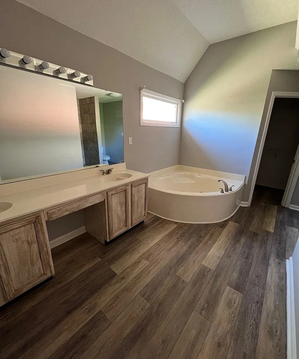 4 bed, 2.5 bath, 2074 sqft, $2,100 — Photo 4