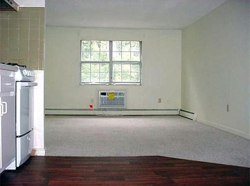 4th image of 424 Great Rd APT 15