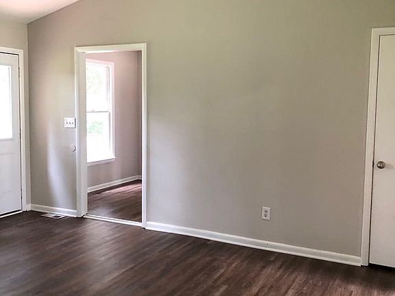 2nd image of 936 Winterberry Dr