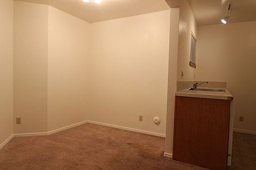 3rd image of 627 Hoopes Ave APT 6