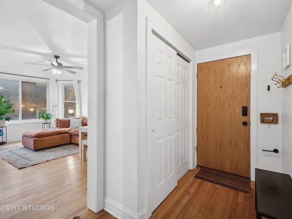4th image of 3039 N Troy St APT 1E