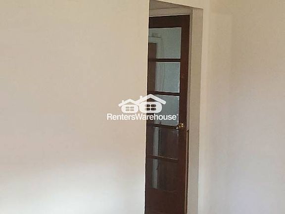 3rd image of 2537 Shannonaire Dr