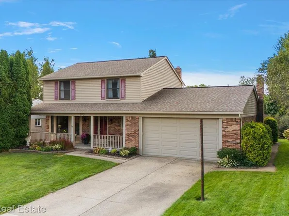 393 Coldiron Dr, Rochester Hills, MI 48307