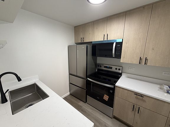 5th image of 1660 2nd St #6