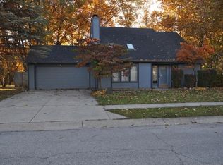 9914 Spur Creek Ct, Fort Wayne, IN 46825