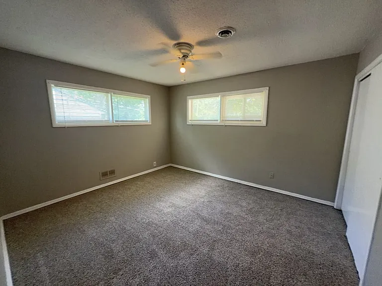 10805 Bennington Ave — Photo 9