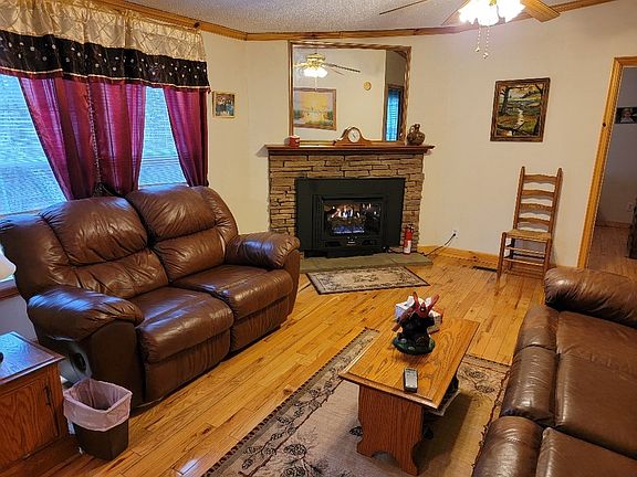 3rd image of 315 Grayson View Ln