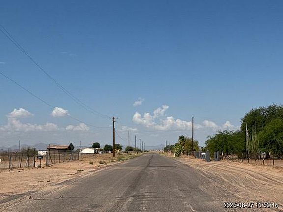 Exterior Neighborhood (street photo)