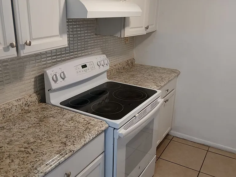 1436 Holden Ave #B — Photo 4