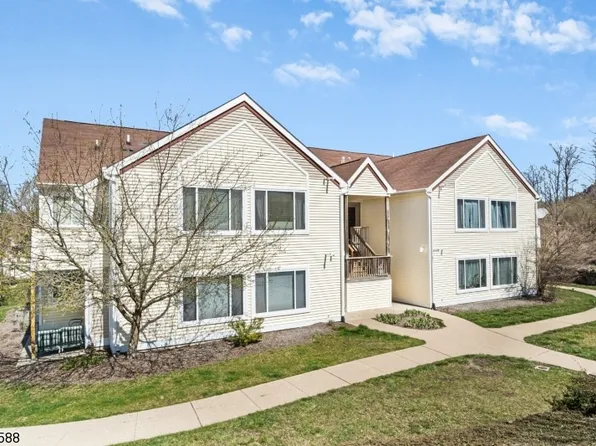 158 Falcon Ridge Way North #158, Hamburg Boro, NJ 07419