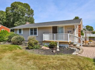 6 Robinhood Rd, Wareham, MA 02571