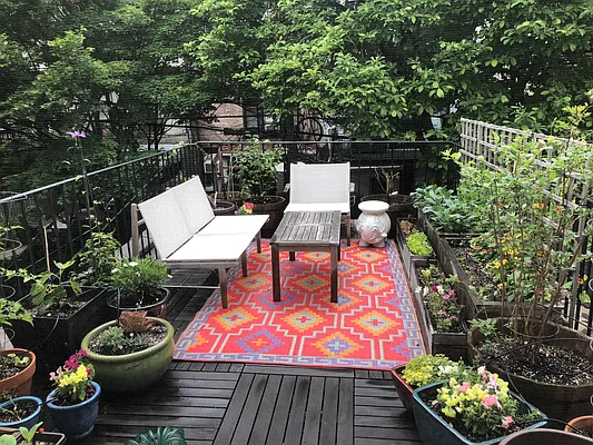 Sold by Compass | media 9