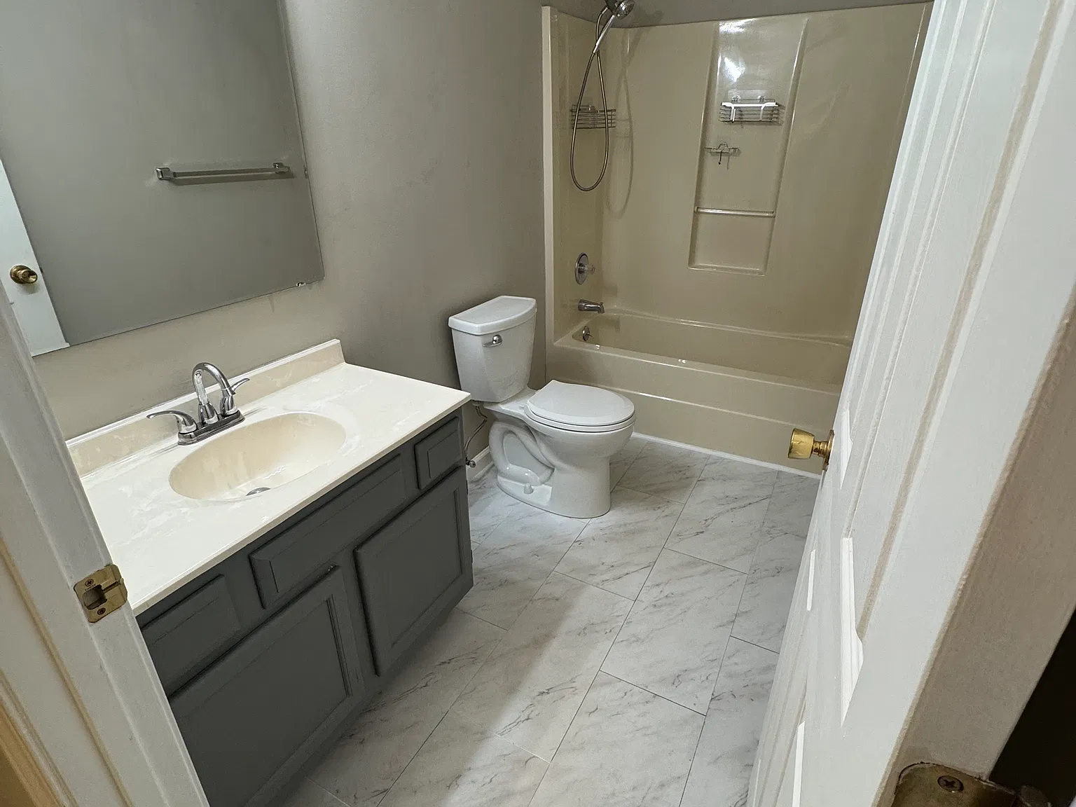 2 bed, 1000 sqft, $1,400 — Photo 4
