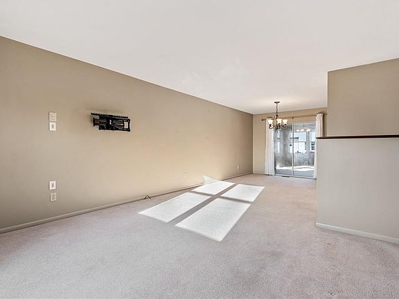 2nd image of 117 Persimmon Pl