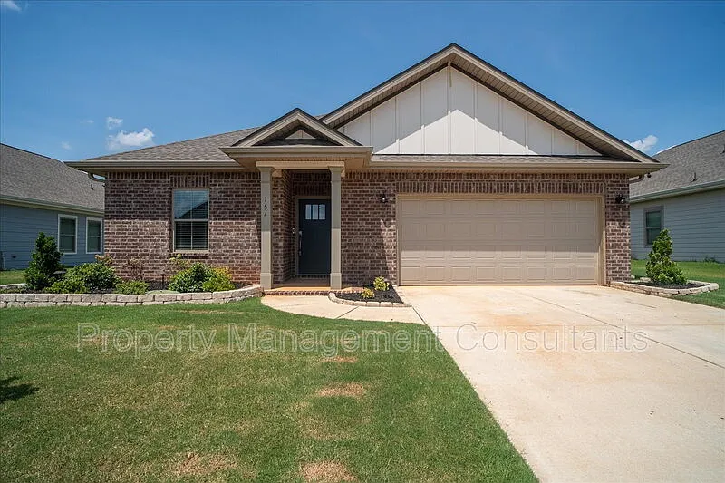 4 bed, 2.0 bath, 2106 sqft, $2,150 — Photo 2