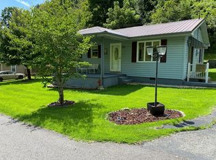 205 Edgewood Ln, Honaker, VA 24260