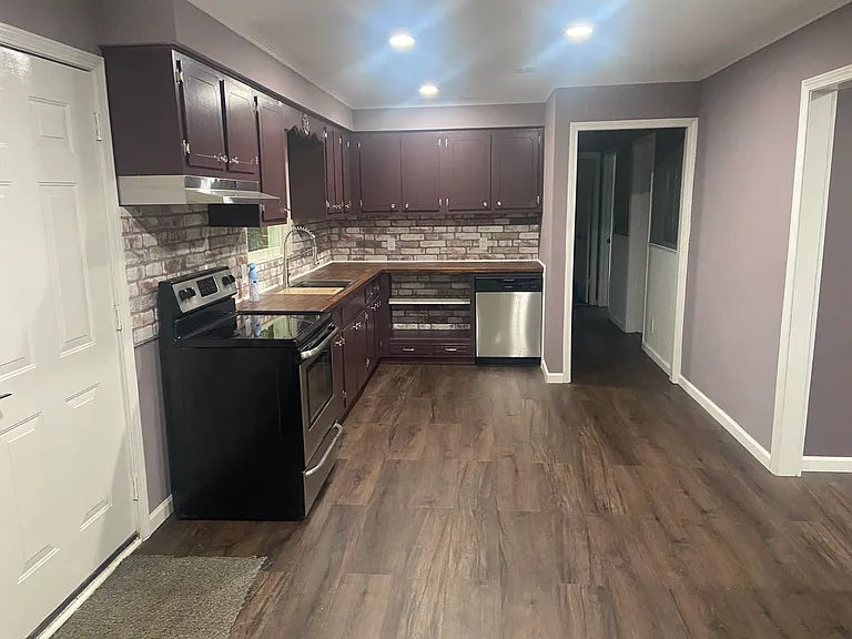 910 Perry Dr — Photo 12