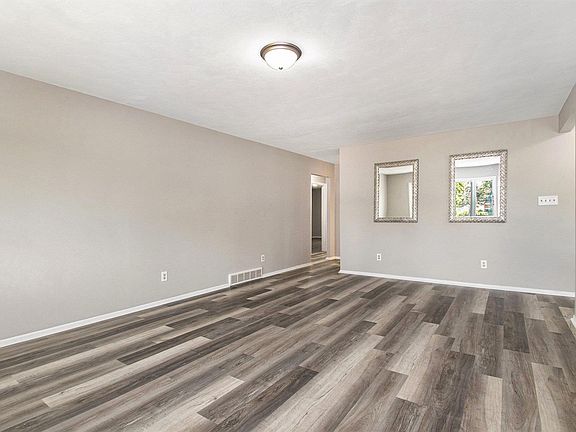 4th image of 59004 Merrimac Ln