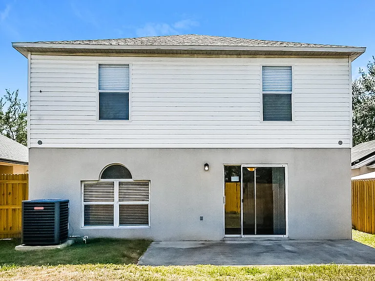 10415 Opus Dr — Photo 20