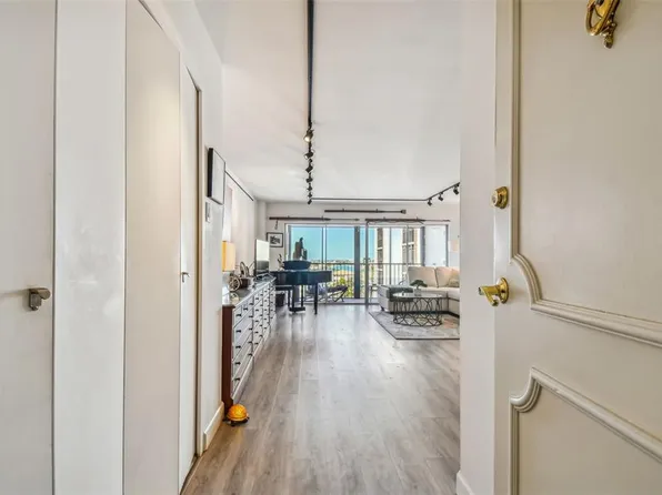 10355 Paradise Blvd APT 701, Treasure Island, FL 33706