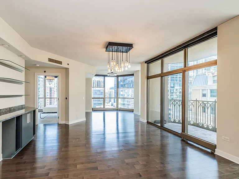 21 E Huron St #1207 — Photo 9