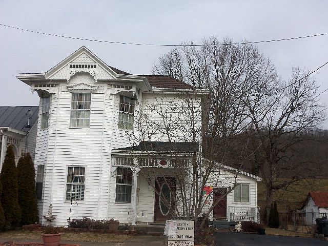 1st image of 1023 E 2nd St